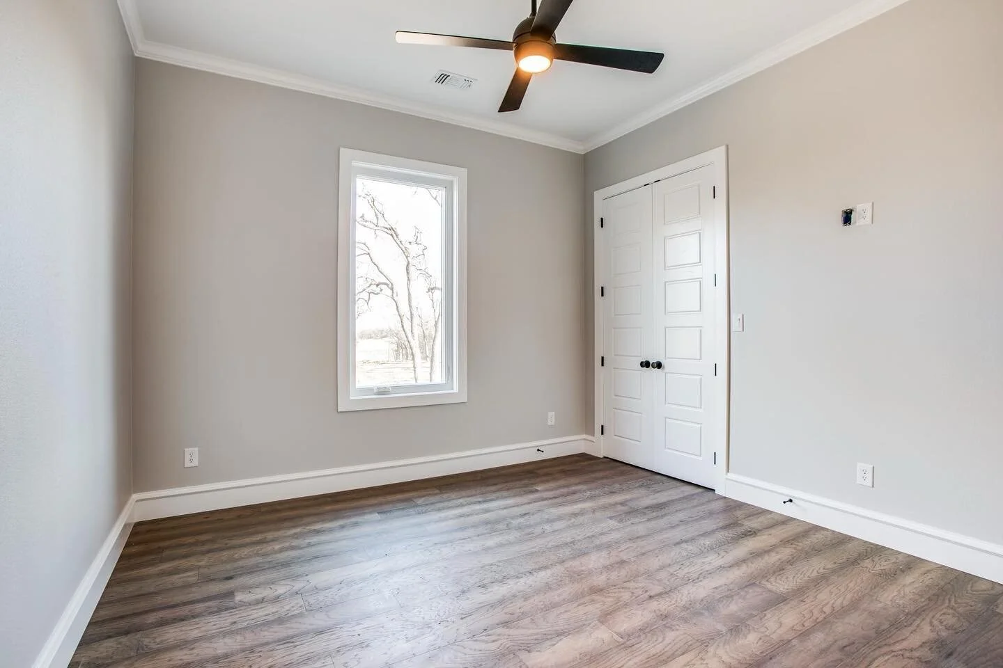 We really enjoy the large trim look. #guestbedroom #ruggedoaksconstruction #largetrim #customhomesdallas