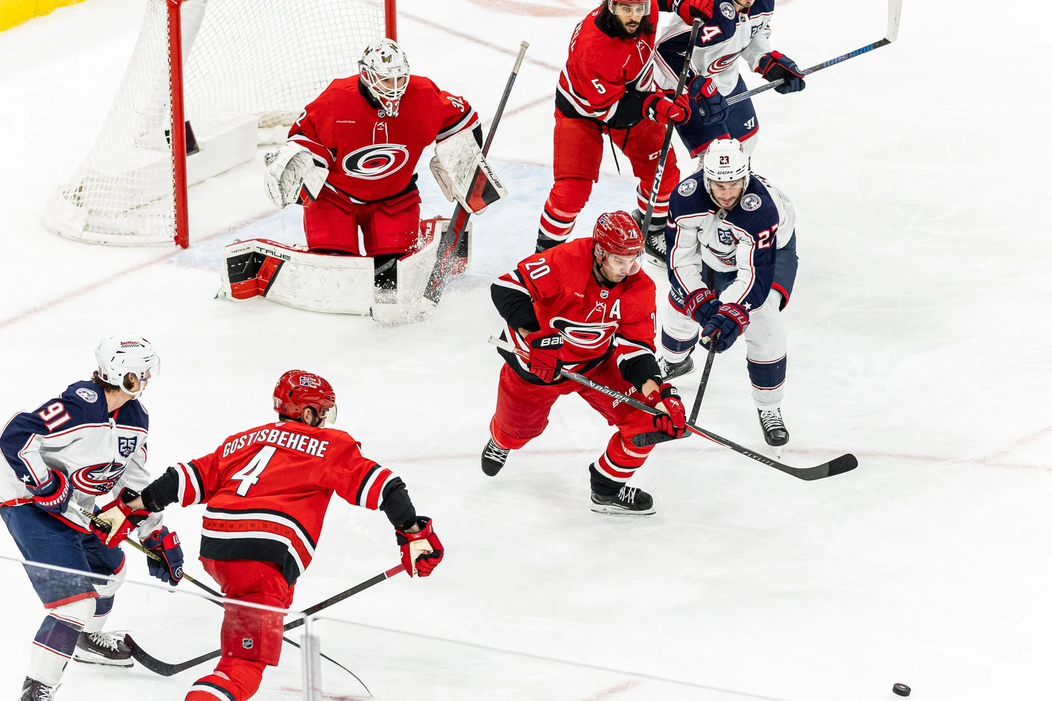 Poulos-NHL-Hurricanes_vs_BlueJackets-2025-3.jpg