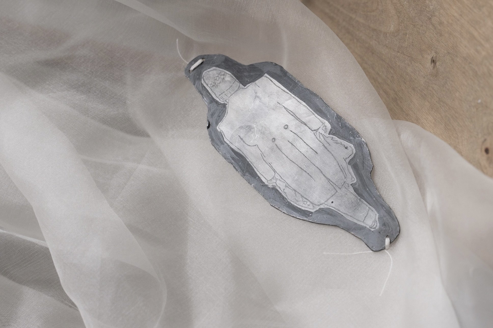 Overflow / Detail
/ 2024 / Cape with black hand-engraved drawings / organic Peace Silk, Fairtrade silver 925‰, and recycled Japanese fine silver 999‰