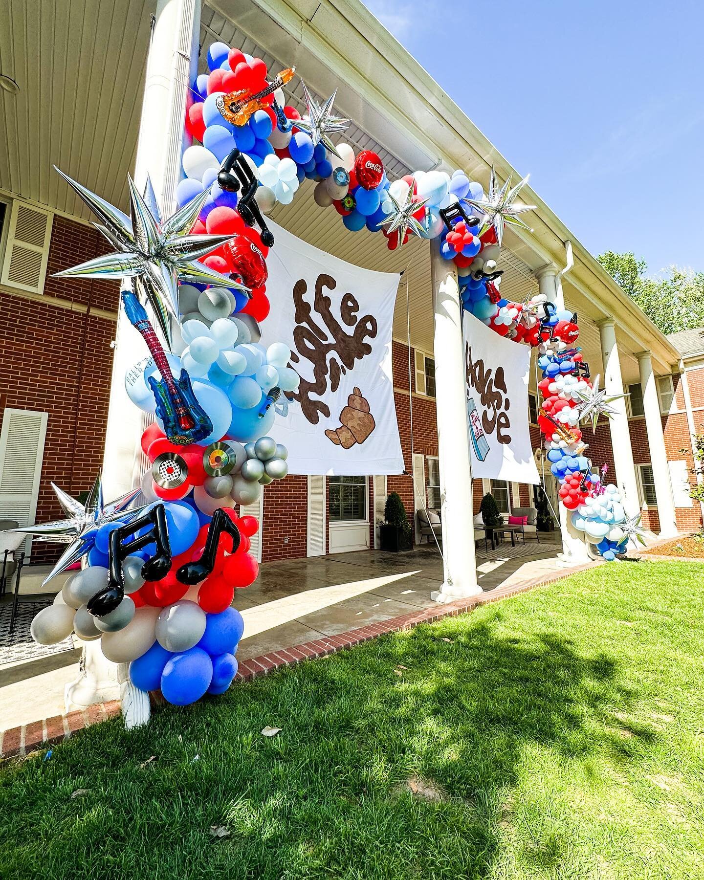 Coffee House but make it Retro🎸💙

ATTN Sororites!!! Spice up your Work Week, Rush and Bid Day with a touch of BT🎈✨&mdash; DM to book with us!
&bull;
&bull;
&bull;
#balloontherapyokc #bt #balloons #balloongarland #balloondecor #rushweek #bidday #wo