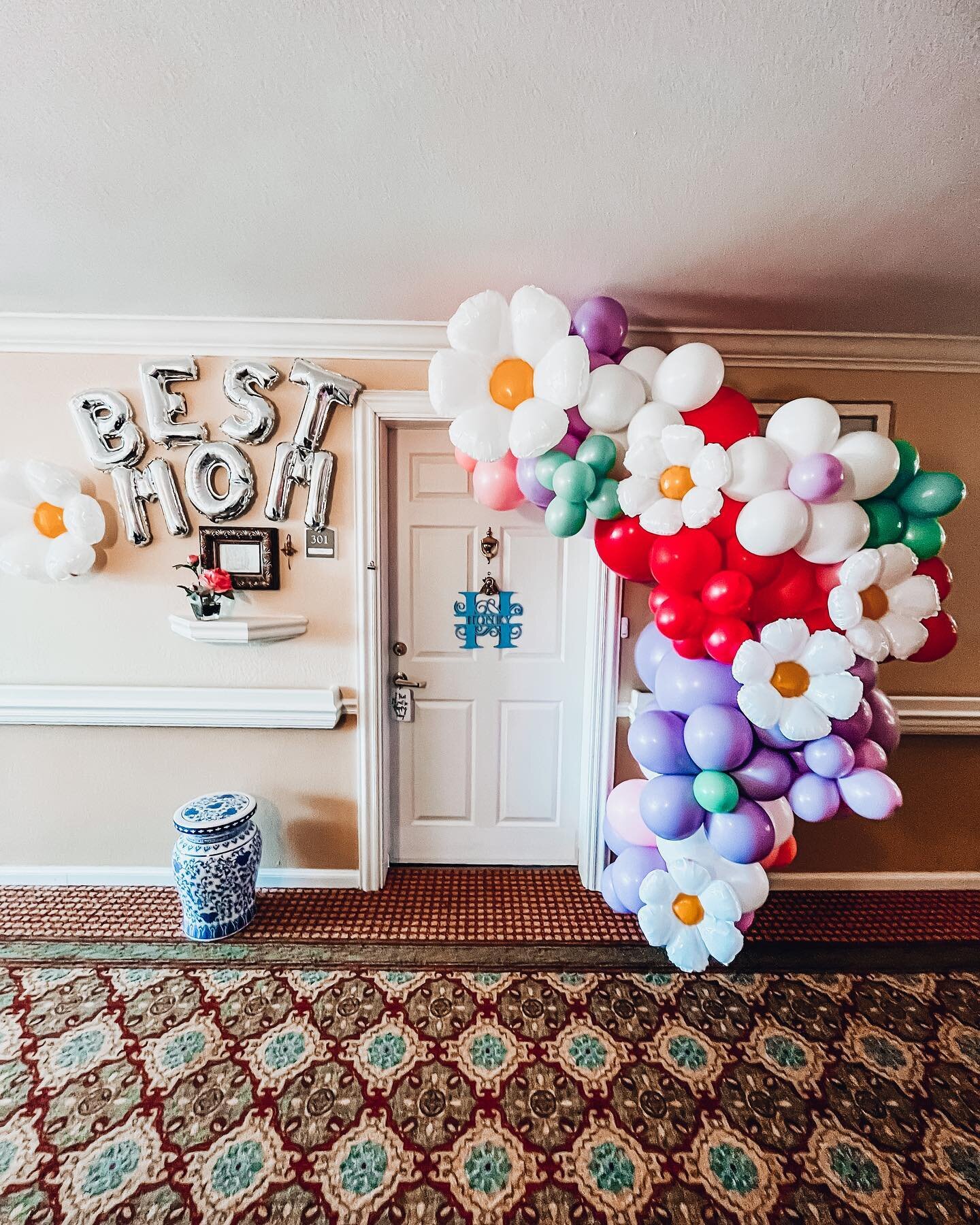 🌸BEST MOM🌸

Make your momma feel special this Mothers Day with a gorgeous balloon garland✨

Our garlands last up to 3-4 weeks inside so she can feel celebrated ALL month long🥰
&bull;
&bull;
&bull;
#balloontherapyokc #balloons #balloon #therapy #fl