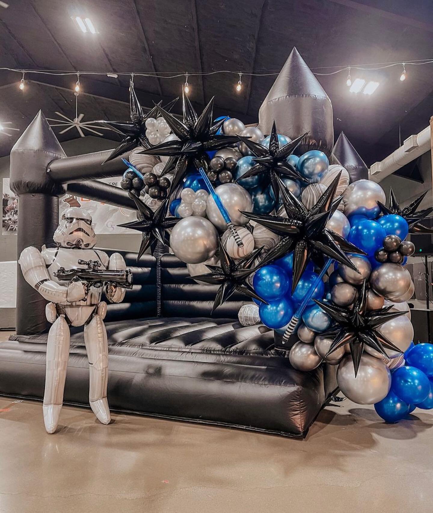 May the 4th be with you💥🌌
&bull;
&bull;
&bull;
#balloontherapyokc #balloons #balloongarlands #maythefourth #may4 #maythefourthbewithyou #maythe4thbewithyou #may #itsgonnabemay #starwars #starwarsparty #spaceranger #starwarsballoons #partydeckr #sta