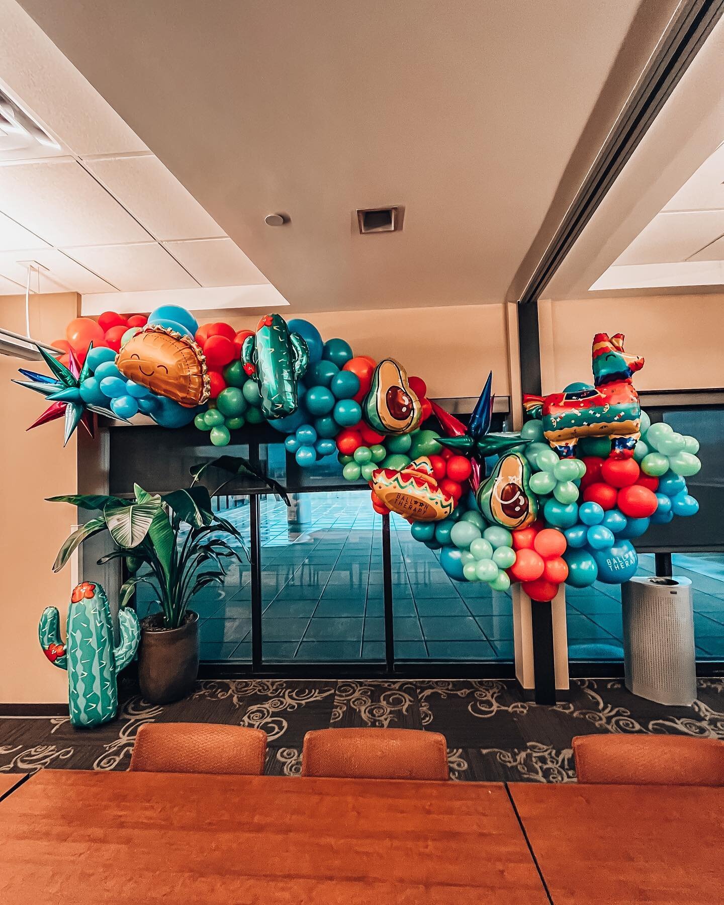 Nurses can fiesta too🥳🍹

Happy National Nurses Week to all the amazing nurses out there &amp; Feliez Cinco de Mayo!!!❤️💚🤍
&bull;
&bull;
&bull;
#balloontherapy #cincodemayo #nationalnursesweek #nurses #celebratenurses #stanthony
