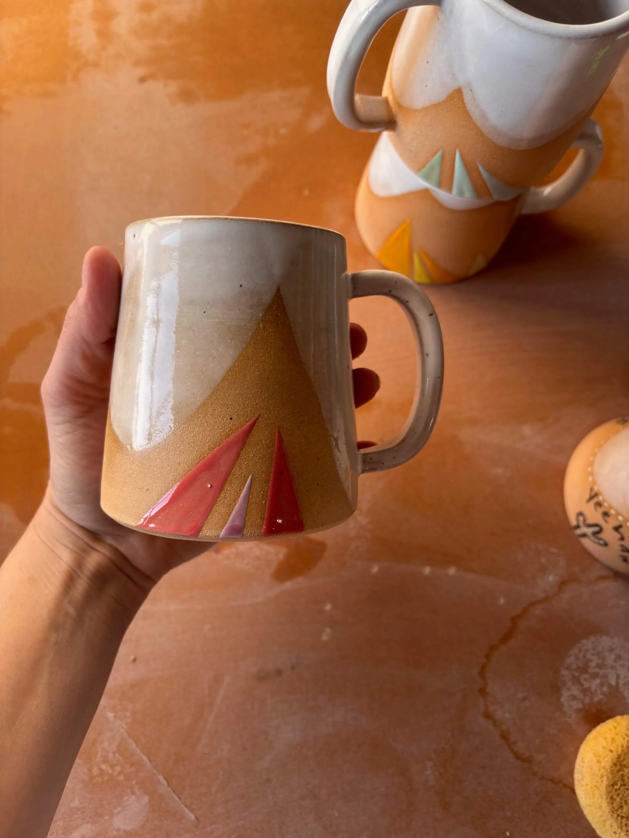 traingle_mug_coral_hand.jpg