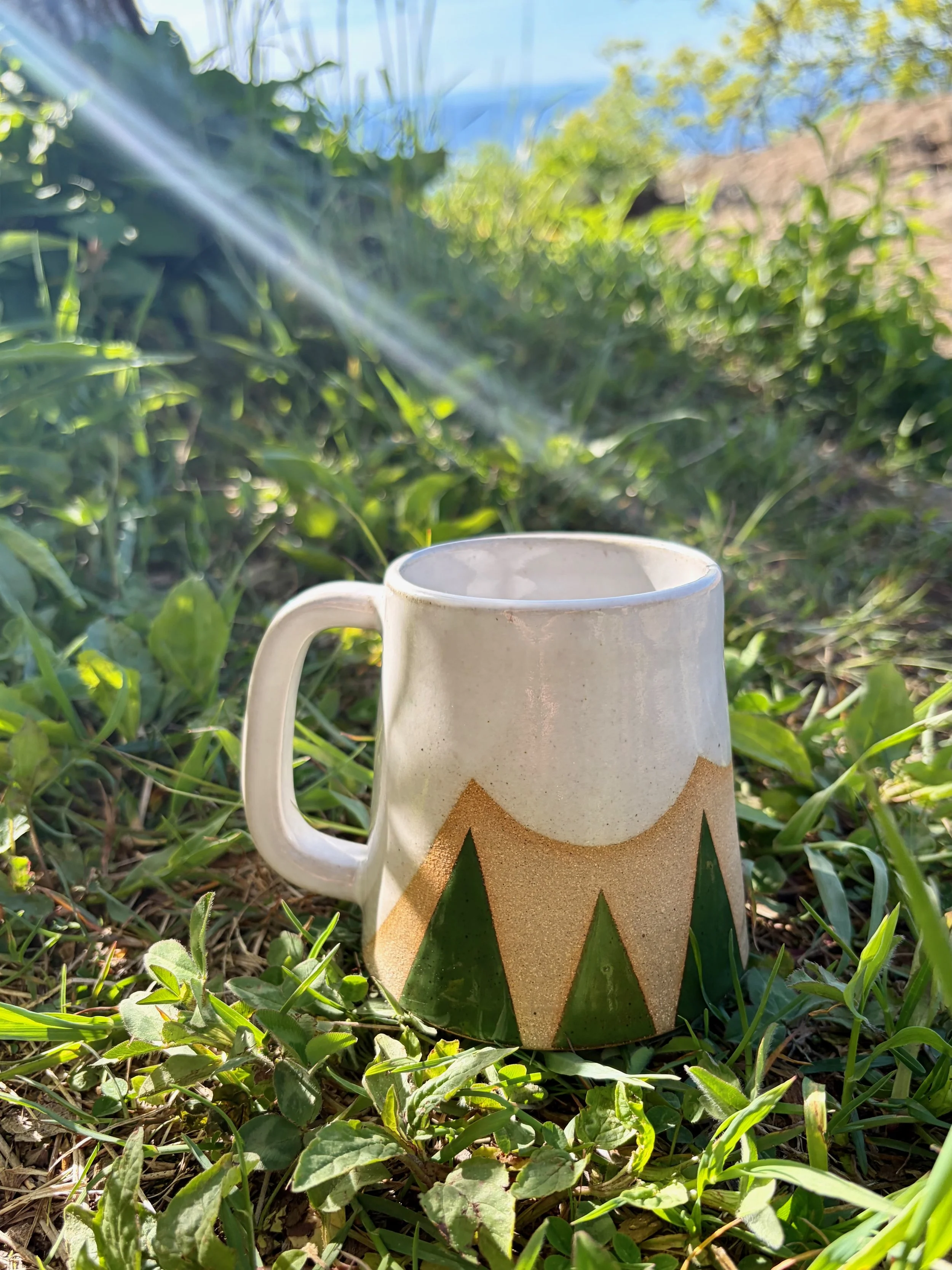 evergreen_peaks_mug_grass.jpeg