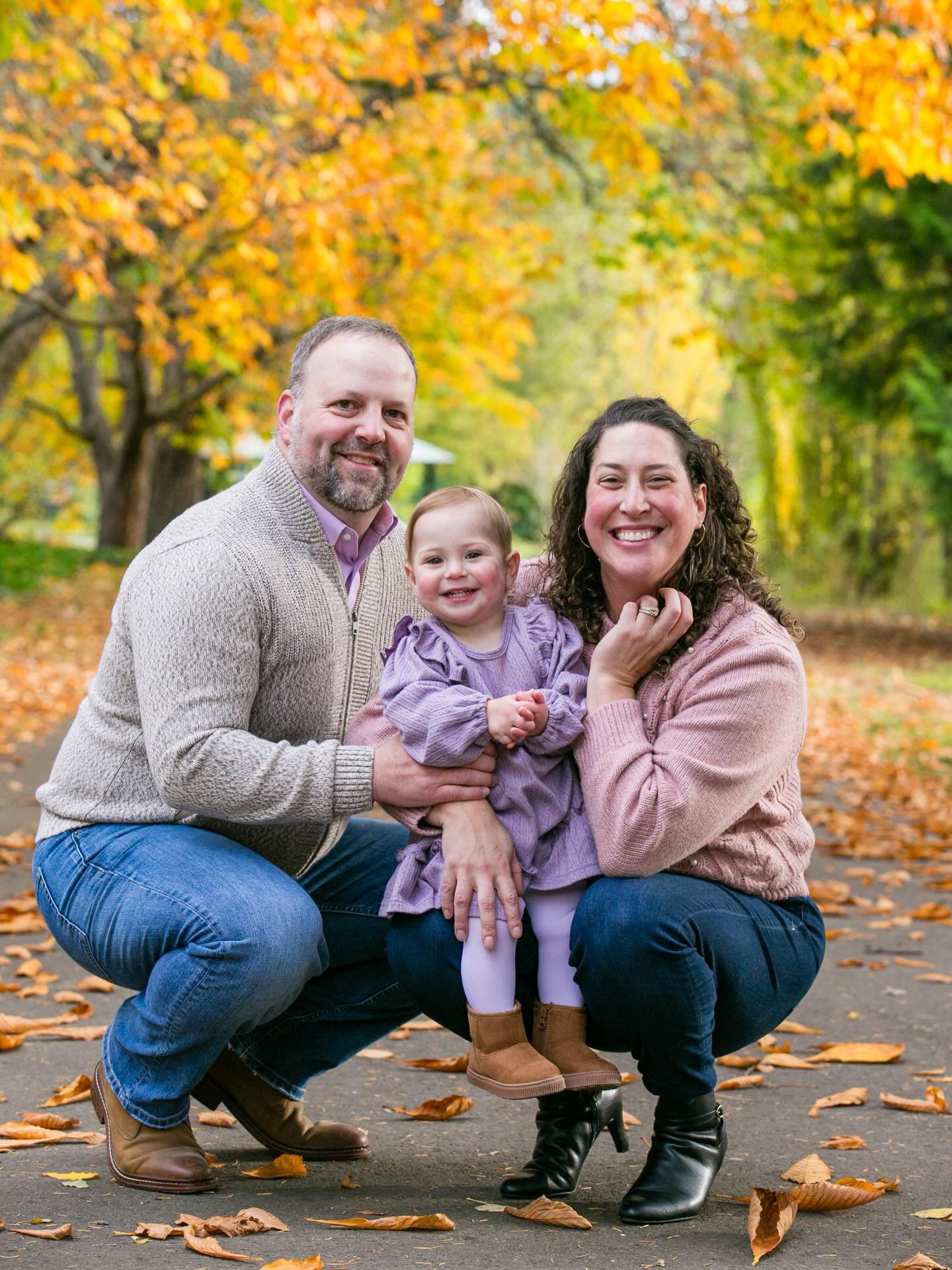 &ldquo;Happiness is having a large, loving, caring, close-knit family&hellip; in another city.&rdquo; 
-George Burns

Seriously though, I love being in the same city as some of my family 🤗 and how beautiful is this family right here?! 

#tacomaphoto