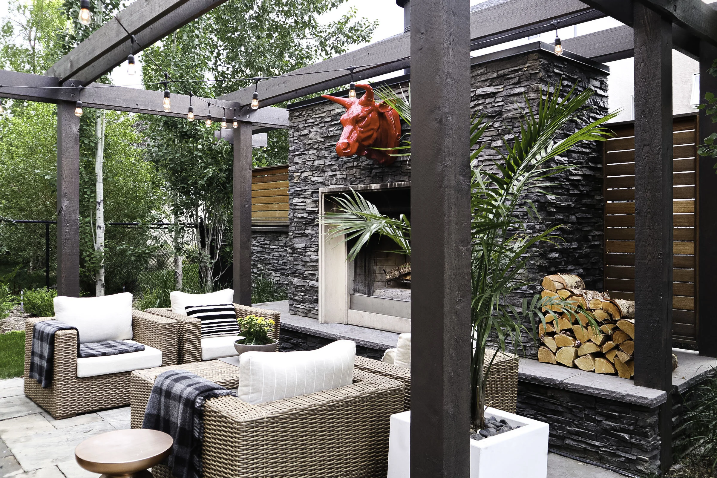 6 Tips to Create a Functional and Beautiful Outdoor Space