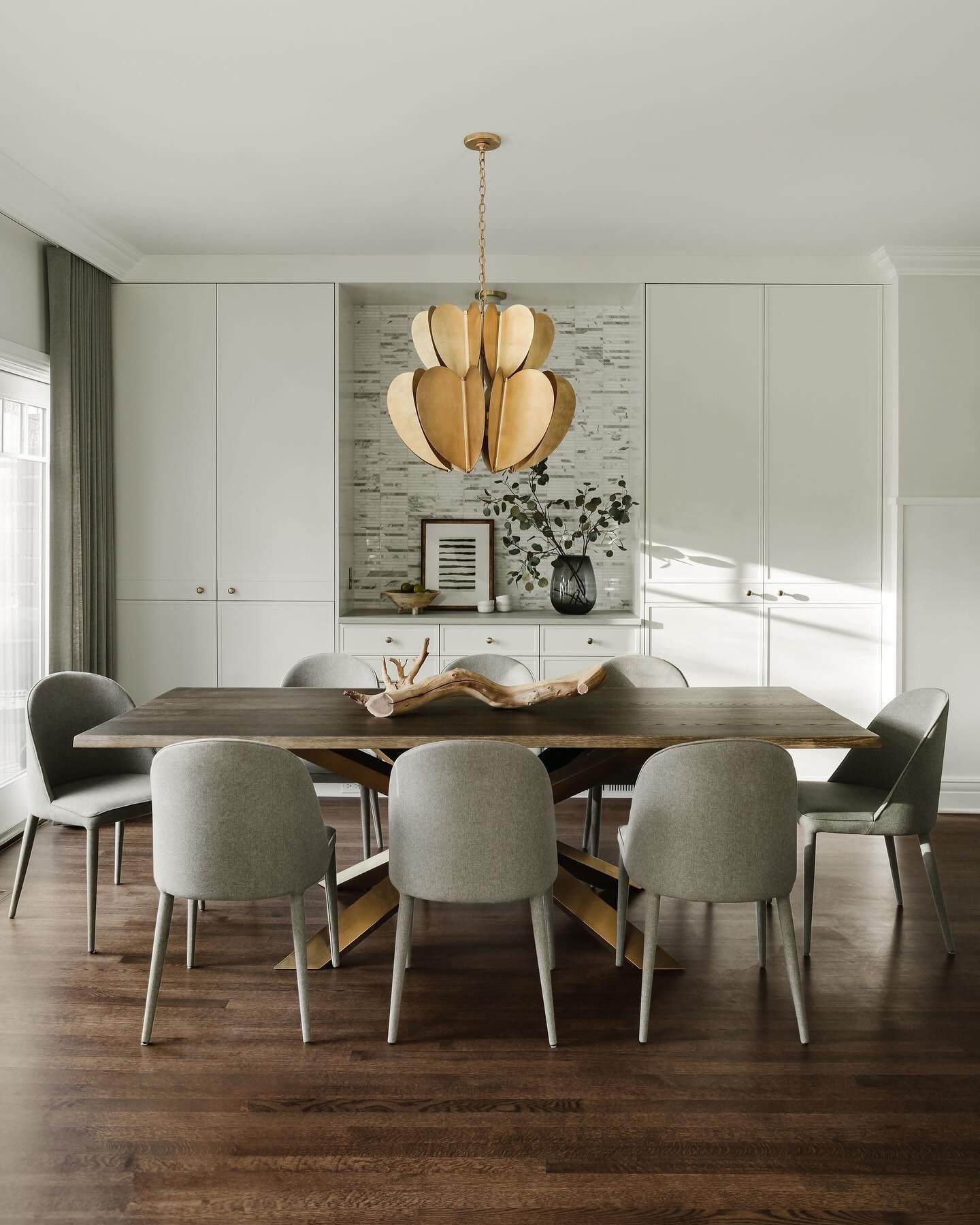 Yes this is the same room! ⁠
⁠
With entertaining a core experience our clients wanted to embrace with their home renovation, the dining room was an important area to consider for both function and aesthetic. ⁠
⁠
New furniture, a lighter, brighter fee