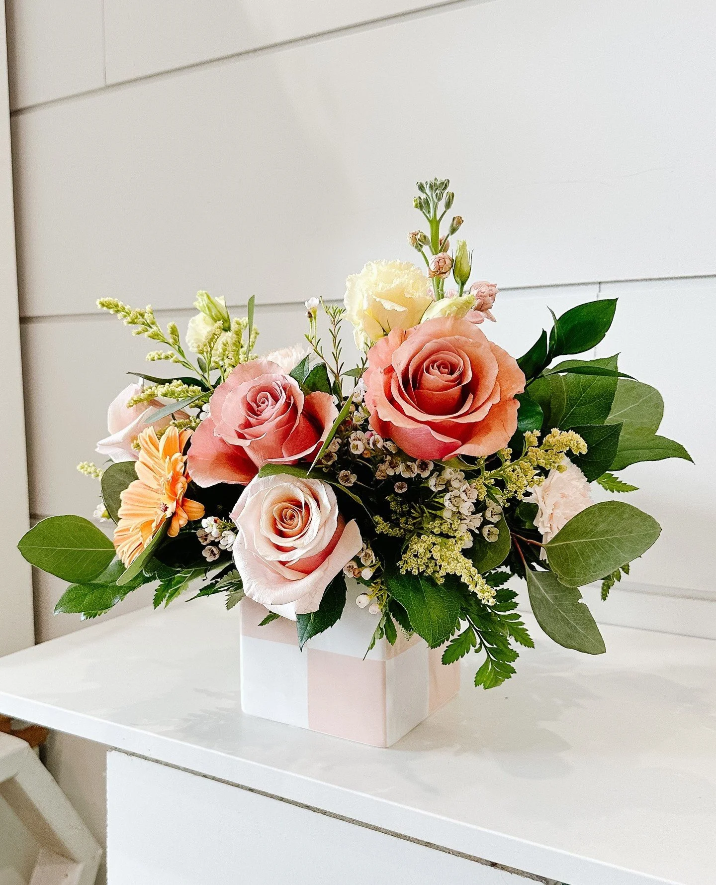 Showing a little appreciation for these spring florals 🌸 a quick look back at a content shoot for a KW-based floral &amp; gift boutique. We focused on soft colours, fresh blooms, and creating imagery that could be used across multiple campaigns and 