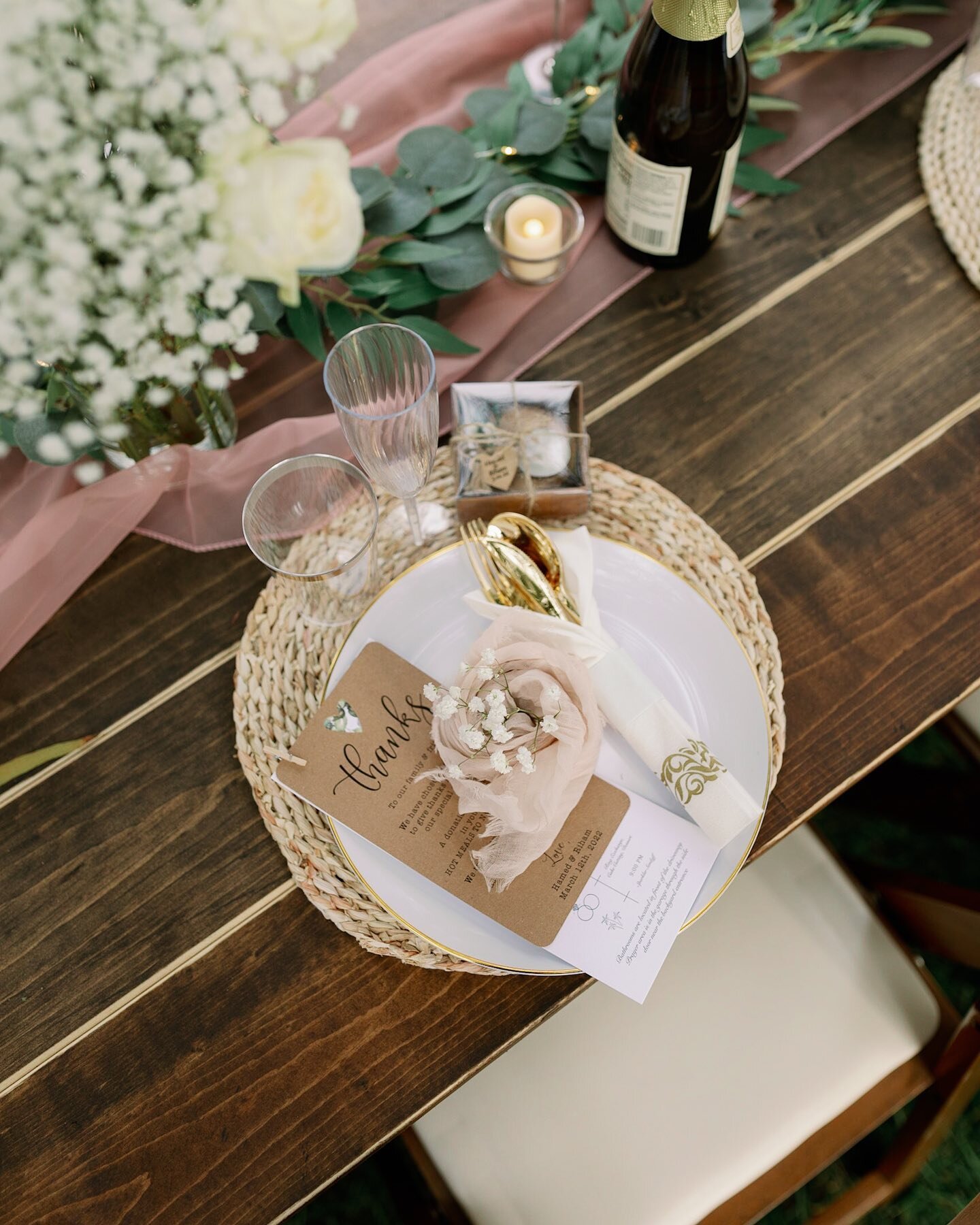 some pretty wedding details 💗

little details go such a long way, this table setting from Riham &amp; Hamed&rsquo;s wedding was so so dreamy. I couldn&rsquo;t believe that Riham didn&rsquo;t have a party planner and had planned every detail herself!