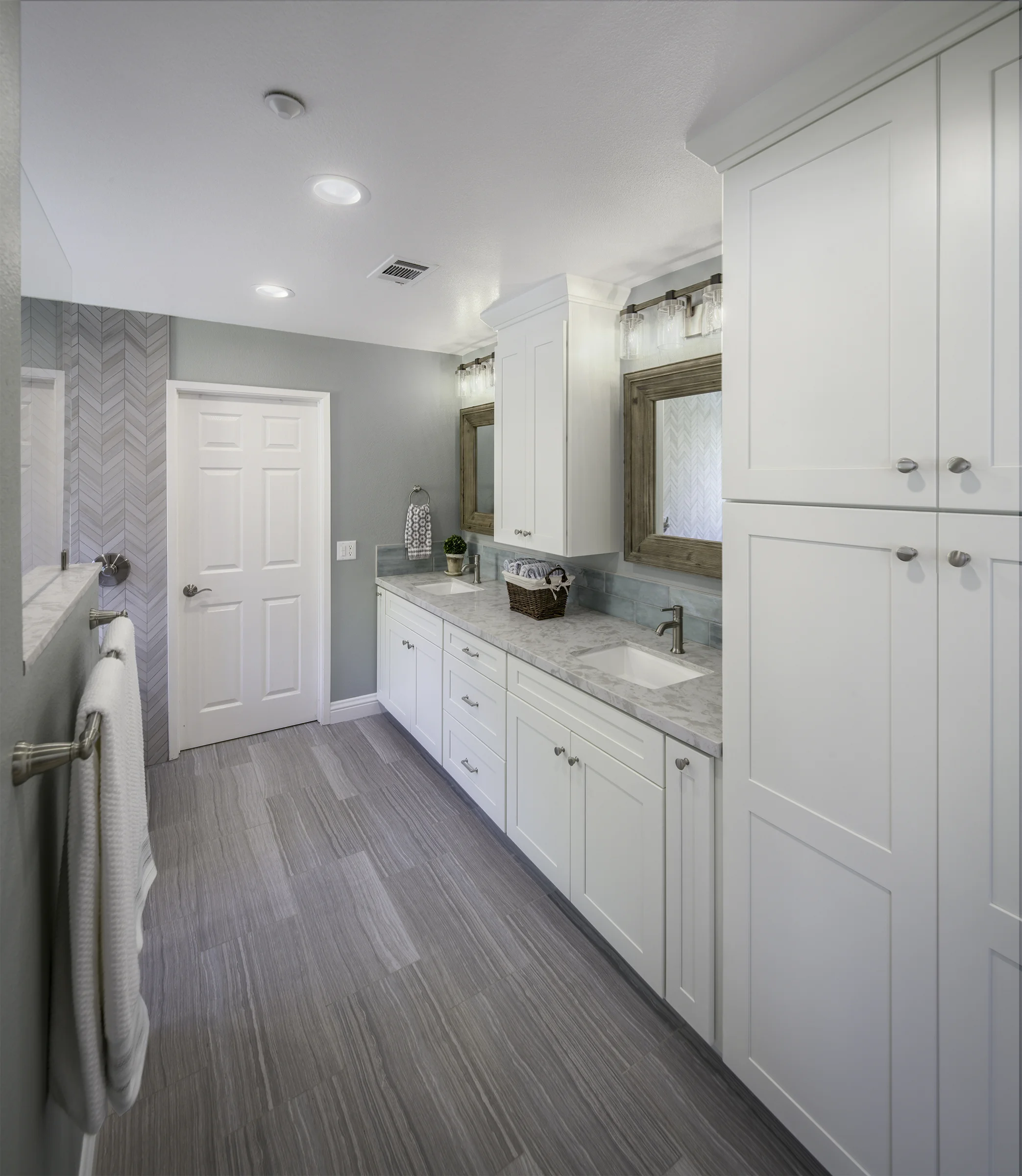 C Cowart 4_2019-4S Ranch Bathroom 2 web.jpg