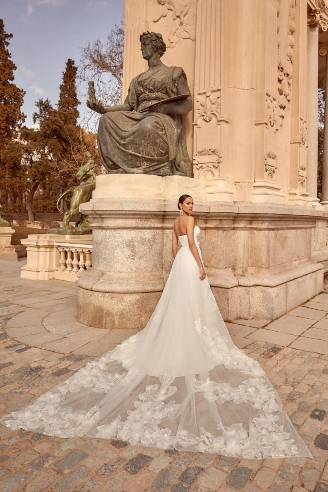 galia-lahav-paloma-back-amor-collection.jpg