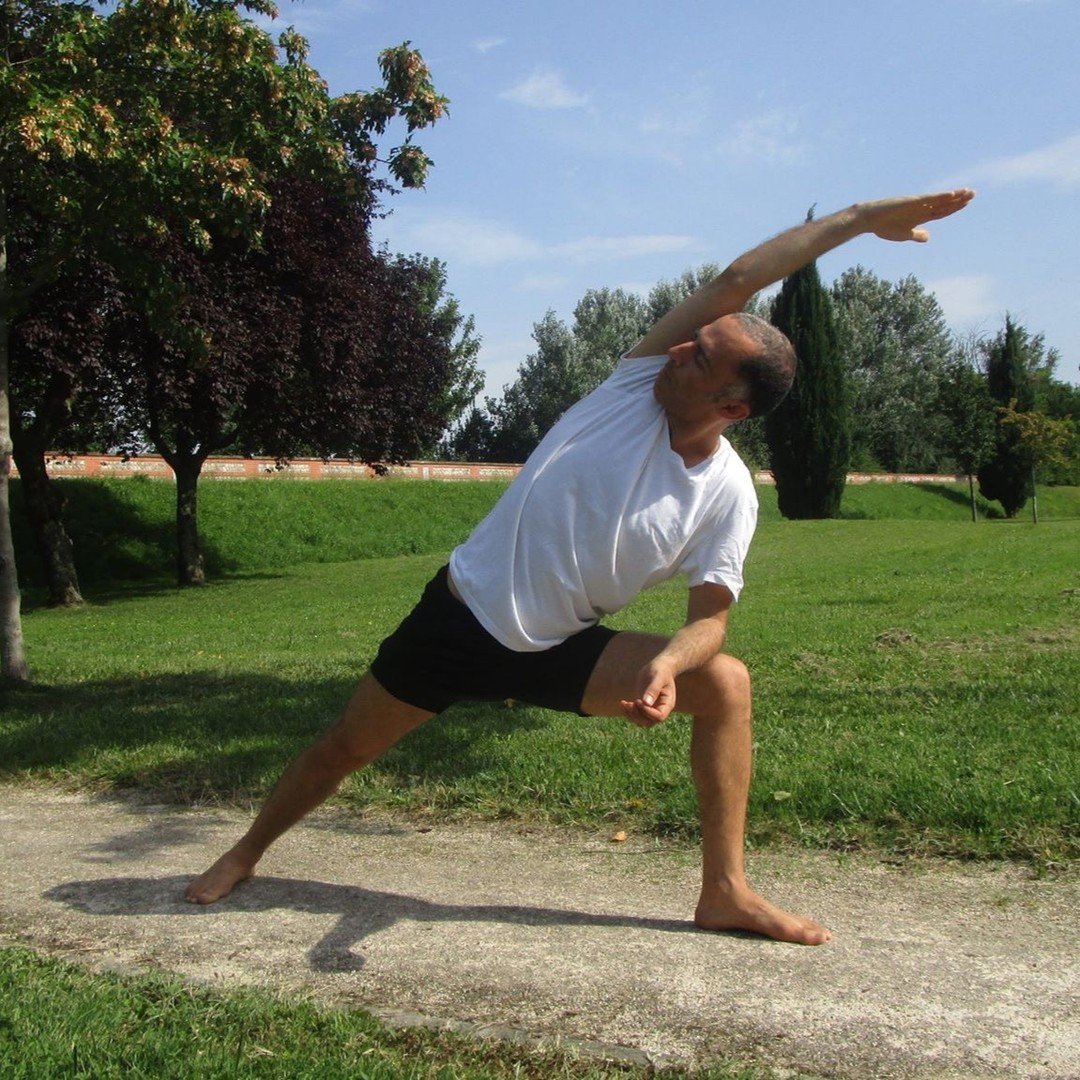 Stage de Yoga &agrave; Paris 

Les week-ends de yoga &agrave; Paris sont l&rsquo;occasion de pratiquer le haṭha-yoga et le Yoga du Cachemire dans leurs dimension compl&egrave;te. 

Nous allons ainsi explorer le chant des mantra, la pratique des āsana