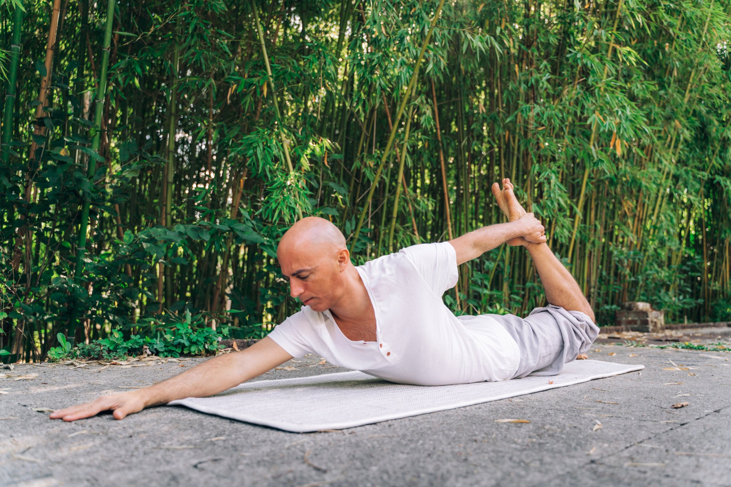 Inscrivez-vous à notre programme de 500 heures en Hatha Yoga et Yoga du Cachemire dans l'Aude, Occitanie, près de Toulouse. Reconnue par l'État, cette formation vous offre une certification de haut niveau, indispensable pour enseigner le yoga avec un