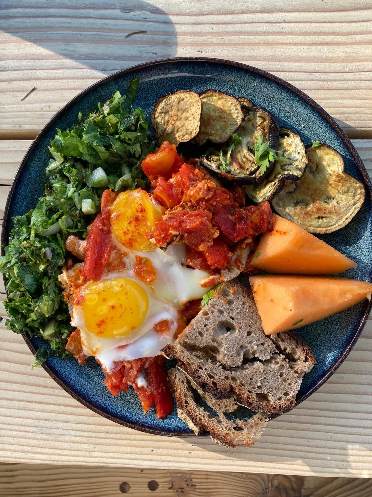 Atelier de cuisine végétale autour des céréales et légumineuses, avec préparation d’un repas végétarien complet au Domaine de Maynard.