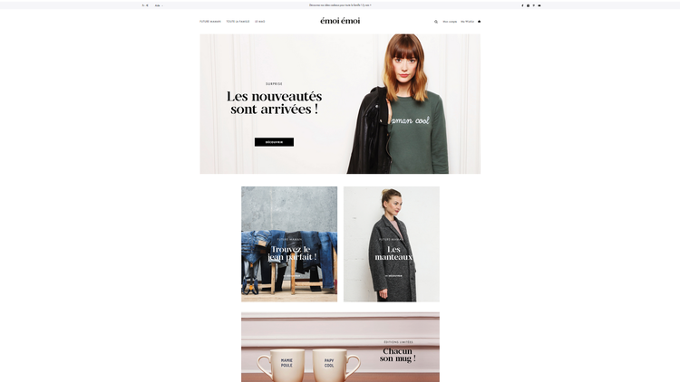 Une équipe réunie pour une séance de yoga au bureau à Carcassonne, Occitanie, pour allier relaxation et efficacité.