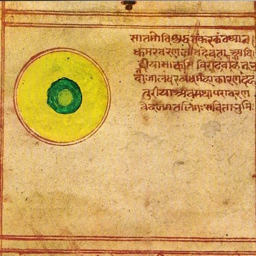 Cette image visualise le corps subtil humain, constitué de nāḍi (canaux énergétiques) et de cakra (centres d'énergie). Elle met en évidence les trois principaux nāḍi : suṣumnā, iḍā, et piṅgalā, ainsi que les six cakra, montrant leur rôle dans la circ