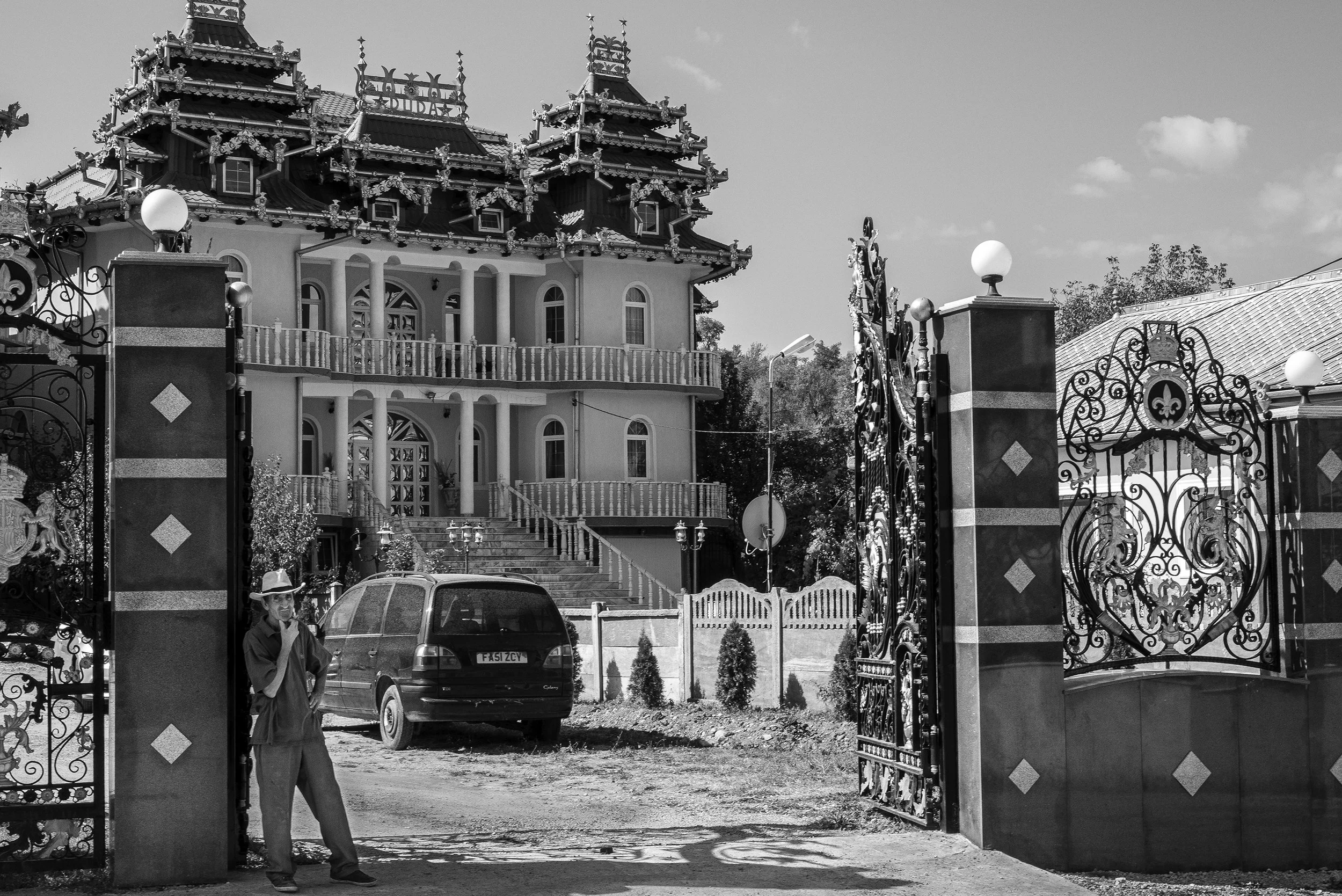 Roma villa, Hășdat, Romania 2019