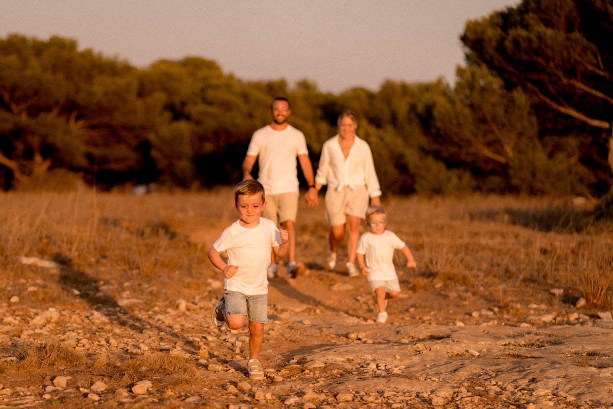 photographe-famille-hautes-alpes-plage.jpg