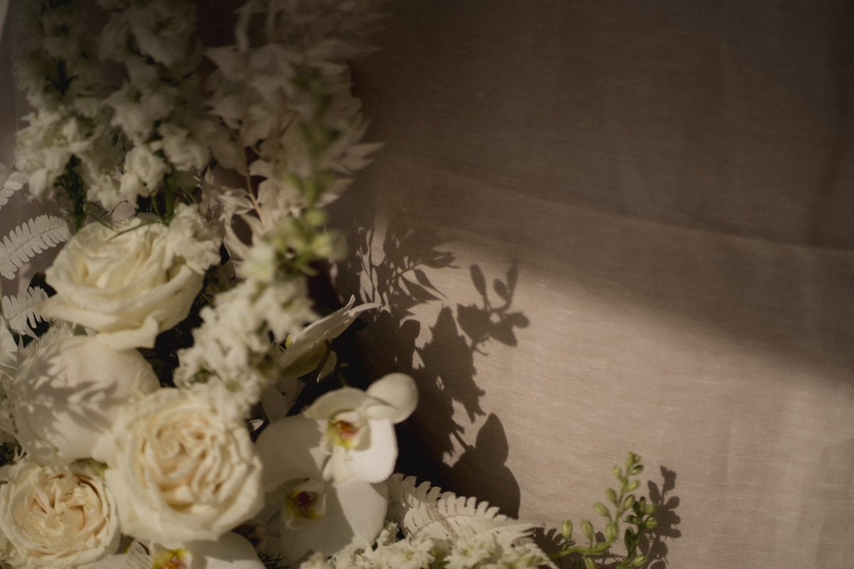 photographe-mariage-ardeche-déco-table-bouquet.jpg