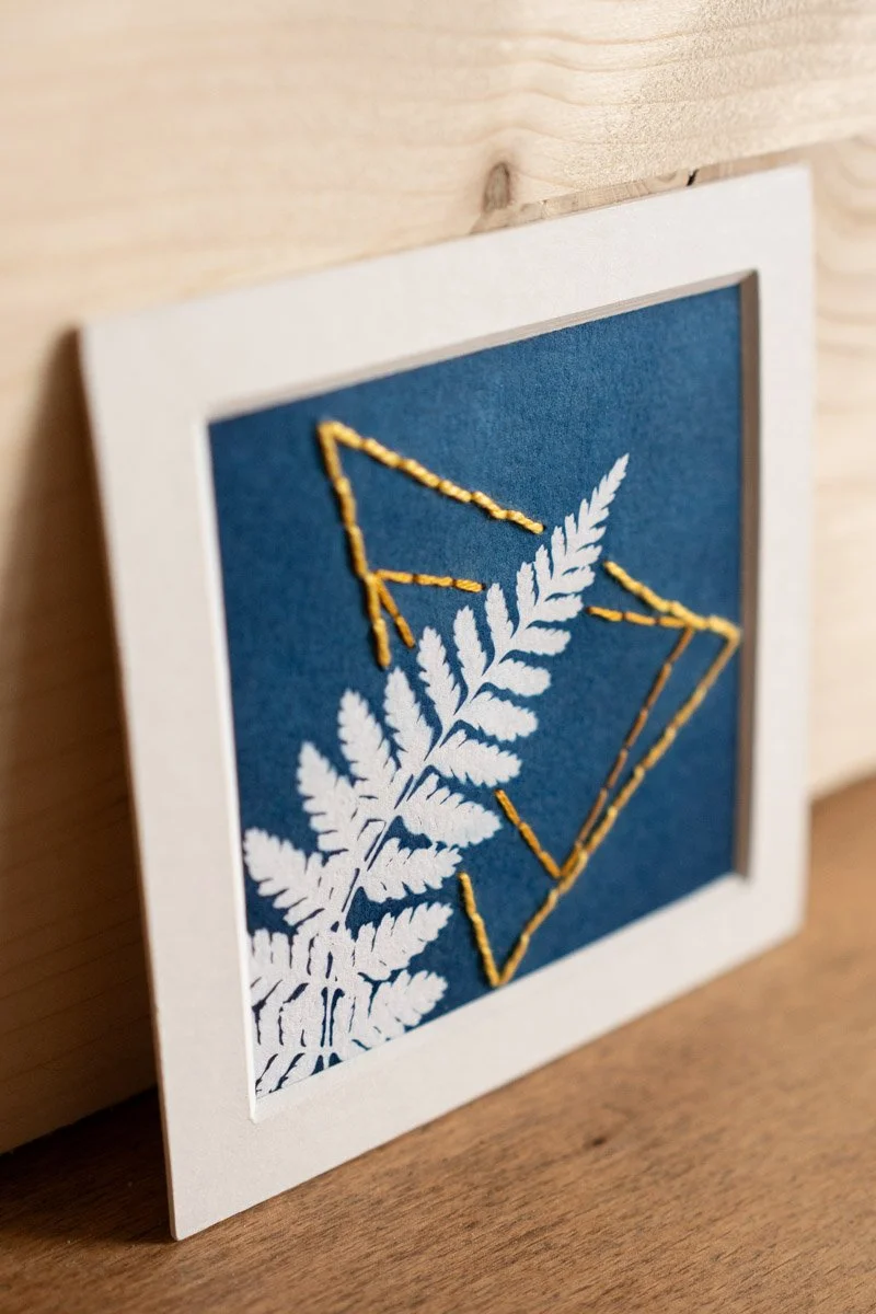 cyanotype-vegetal-broderie-encadrement.jpg