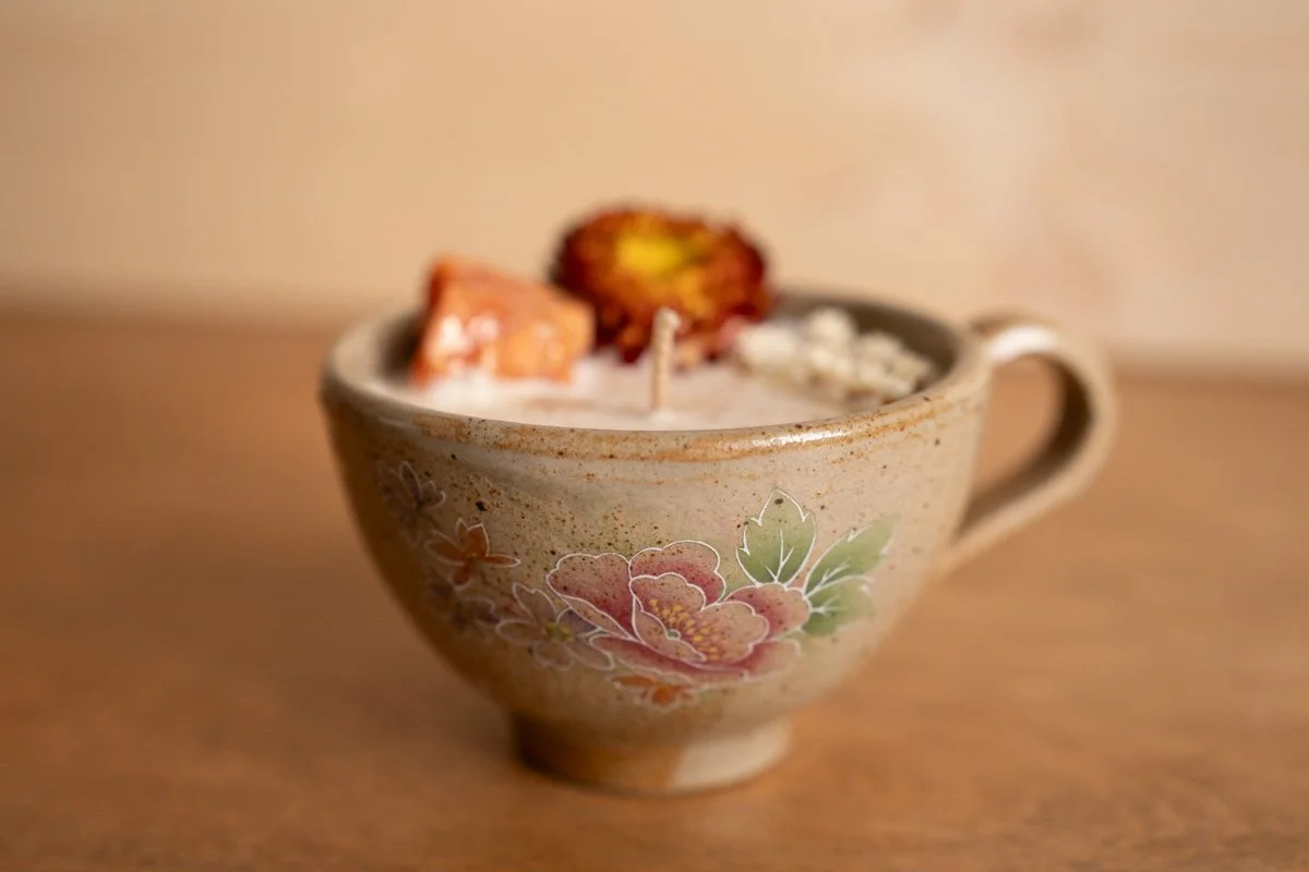 Bougies-parfumees-artisanales-fleurs-sechees-pierres.jpg