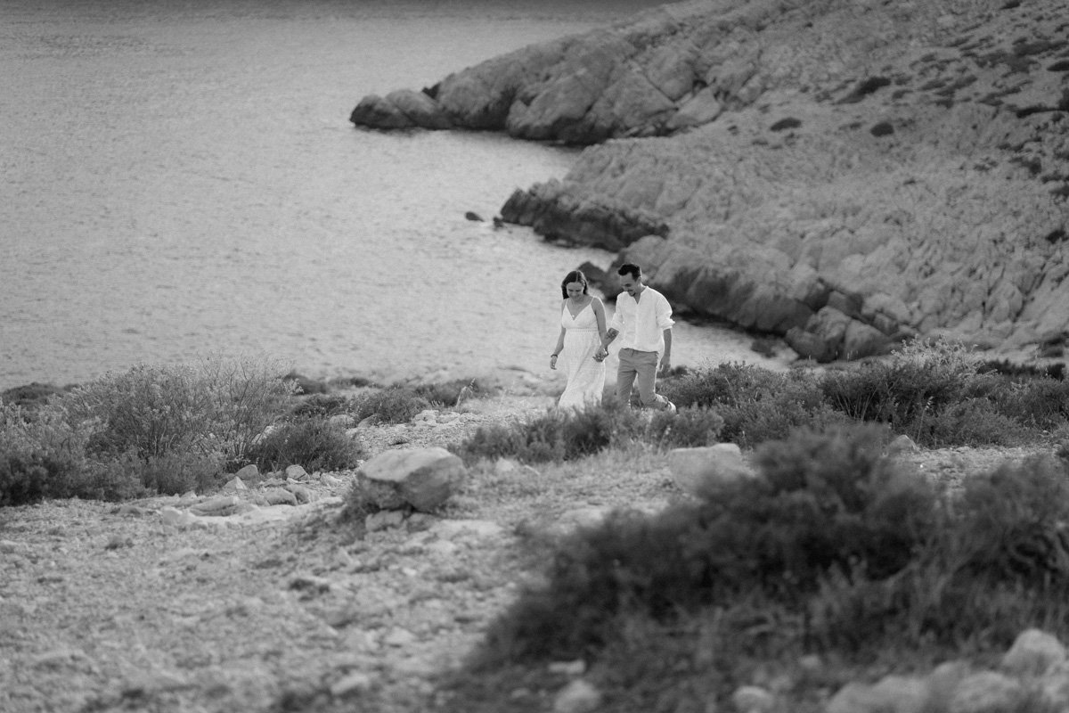 shooting-grossesse-plage-paysage-noir-et-blanc.jpg