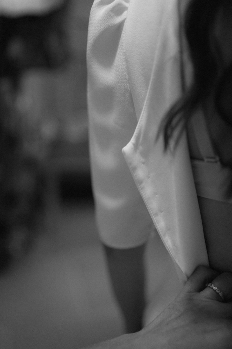photographe-mariage-drome-detail-robe.jpg
