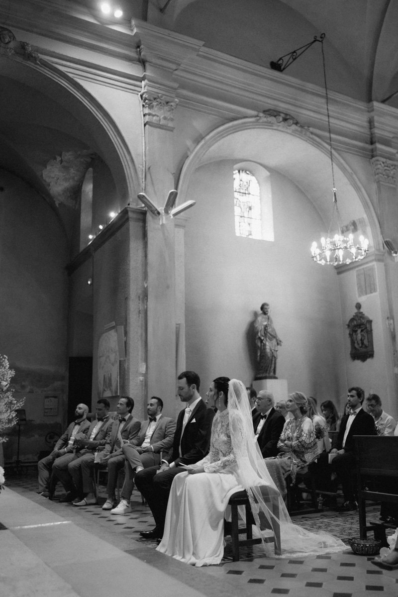 photographe-mariage-provence-eglise-noir-blanc.jpg