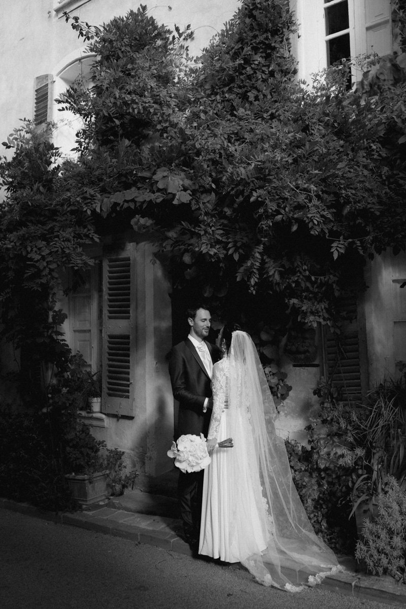 photographe-mariage-provence-village-noir-blanc.jpg