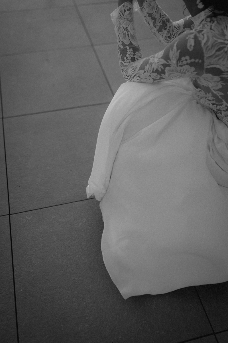 photographe-mariage-provence-detail-robe.gif