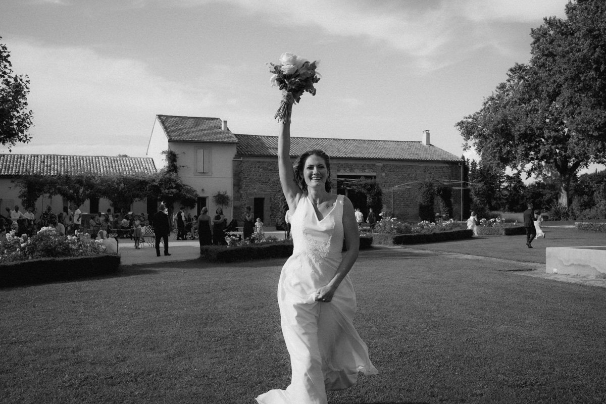 photographe-mariage-marseille-bouquet-noir-blanc.jpg