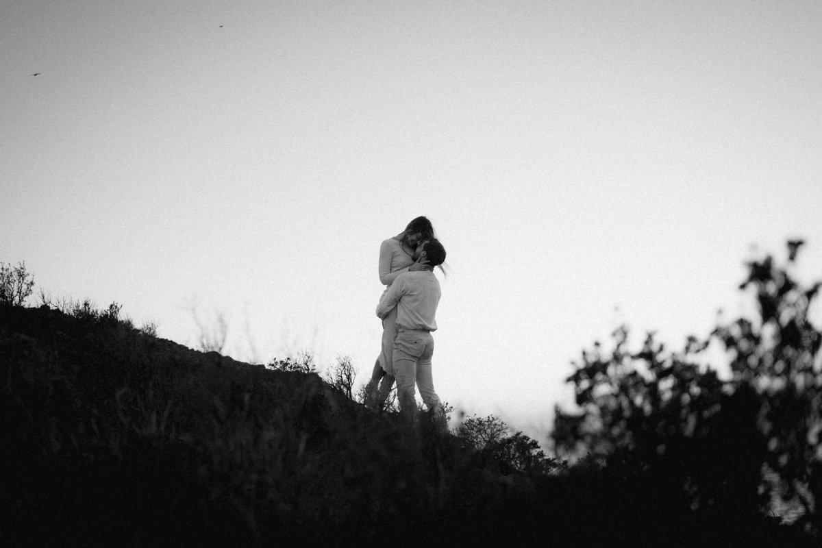 seance-photo-couple-engagement-noir-blanc.jpg