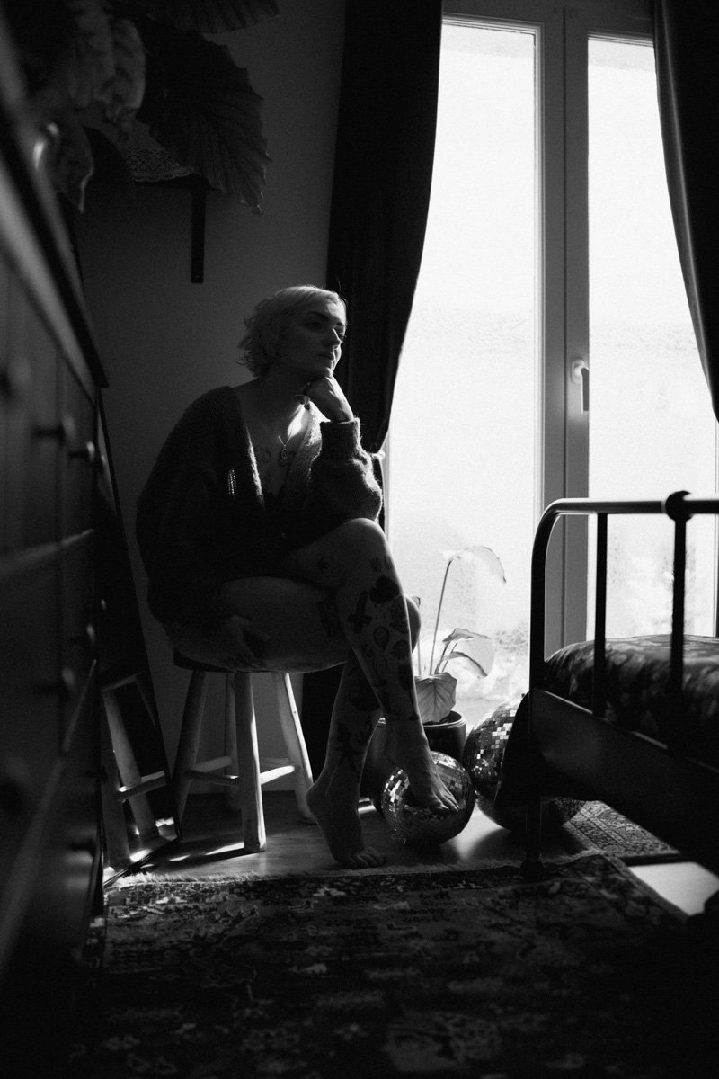 photographe-portrait-marseille-noir-blanc-clair-obscur.jpg