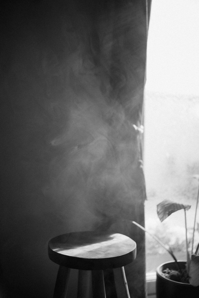 photographe-portrait-marseille-noir-blanc-fumee.jpg