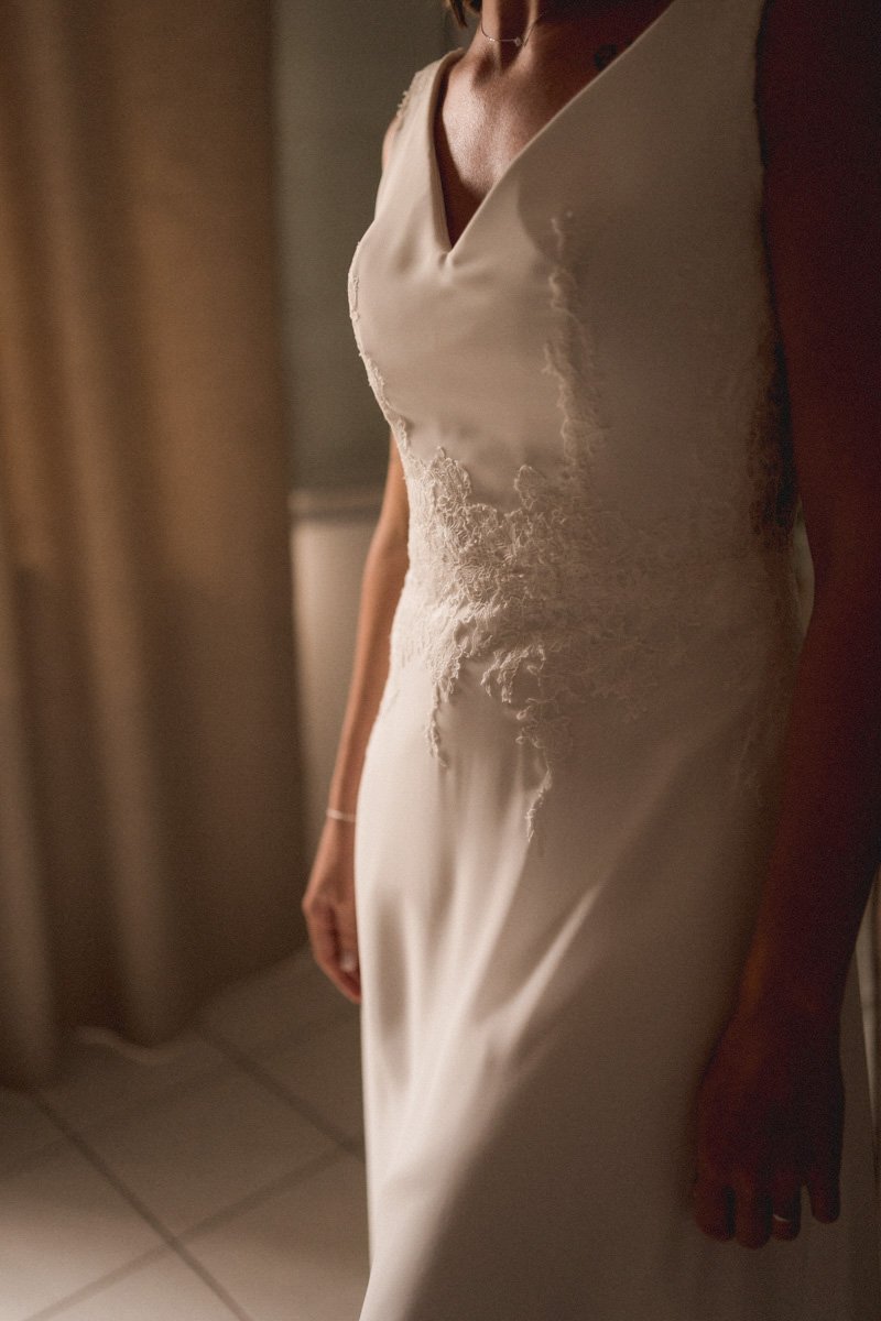 photographe-mariage-marseille-detail-robe-2.jpg