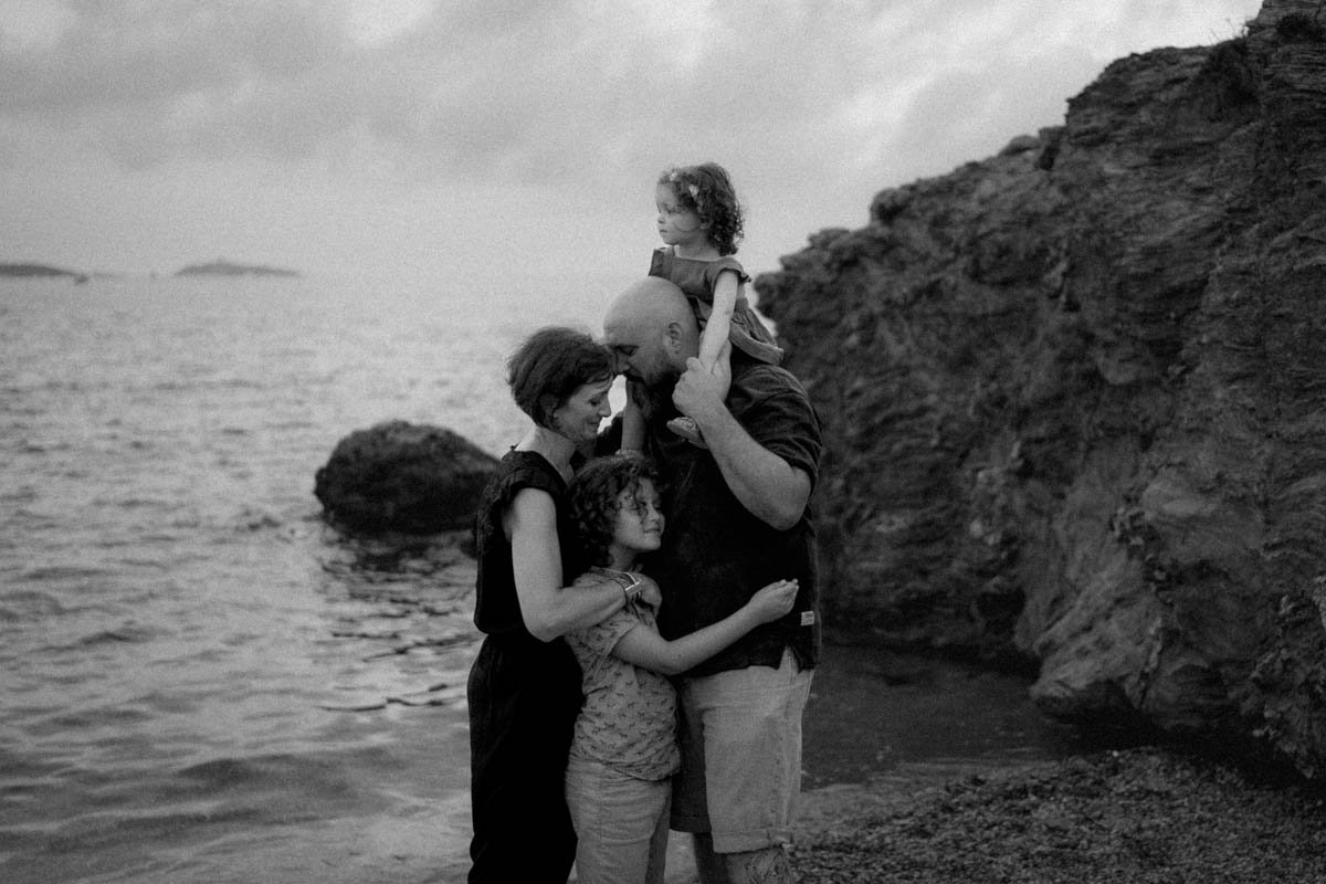 photographe-famille-naturel-noir-blanc.jpg