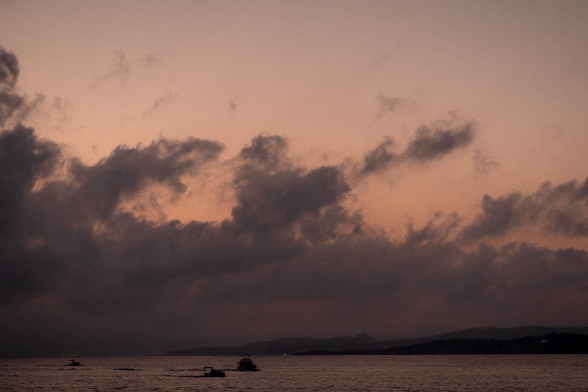 photographe-famille-coucher-soleil-nuage.jpg