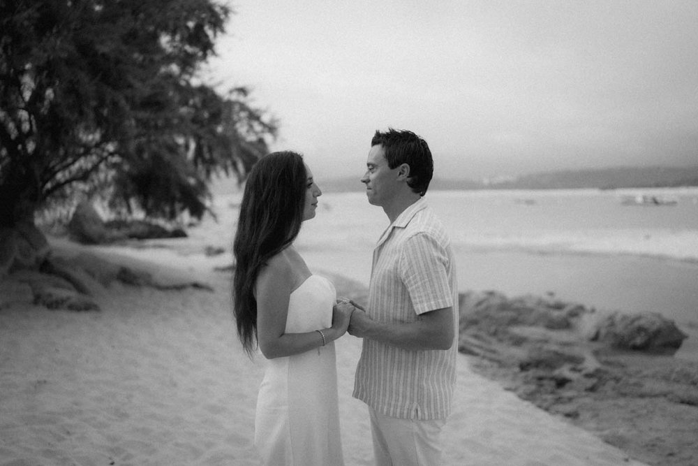 photographe-couple-plage-noir-blanc.jpg