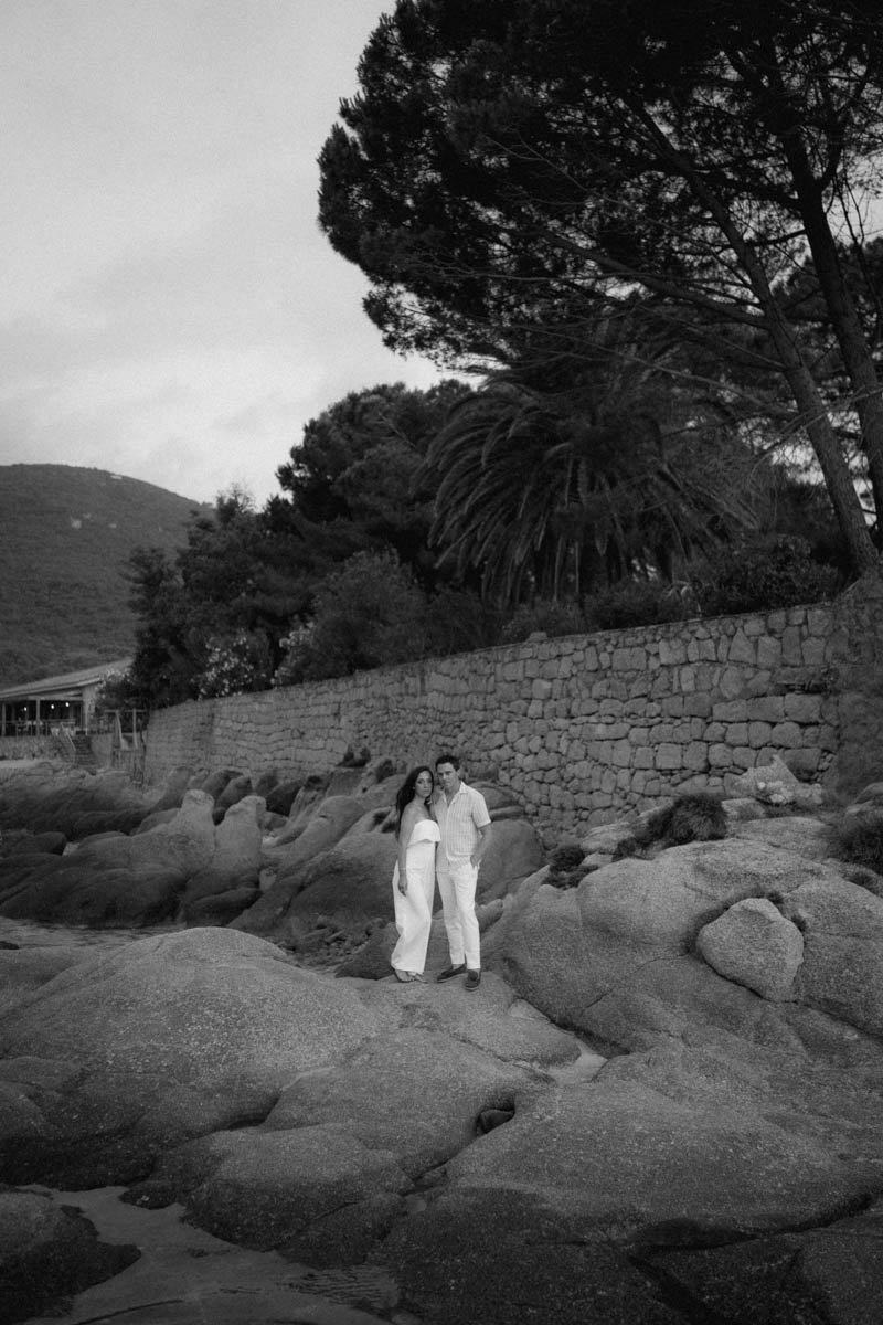 photographe-couple-noir-blanc-corse-grain.jpg