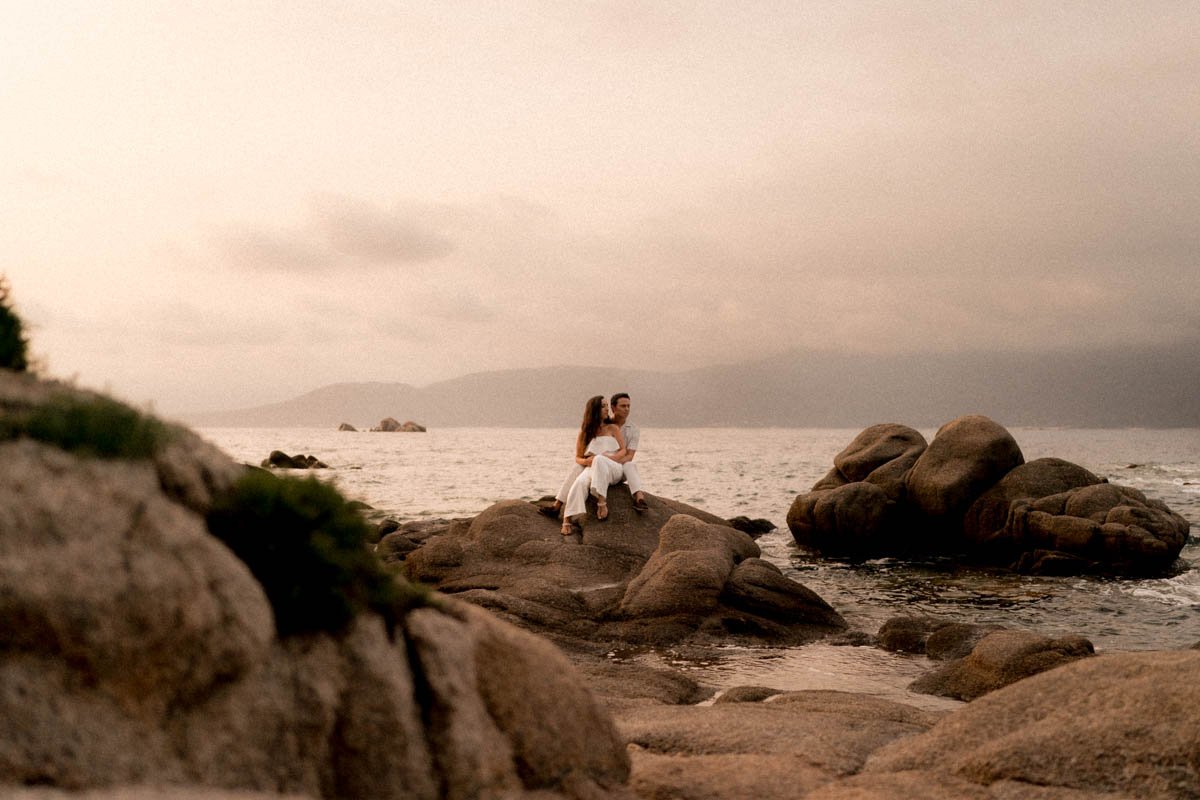 photographe-couple-corse-plage-coucher-soleil.jpg