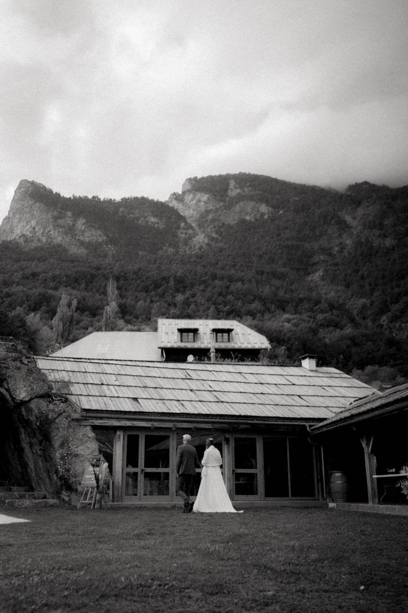 mariage-montagne-chalet-hiver-noir-blanc.jpg