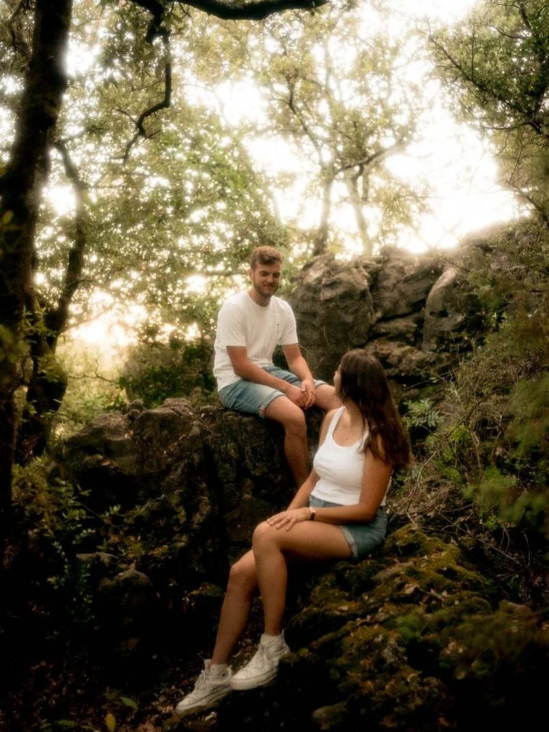 Retourner sur le lieu de la demande en mariage de Paul &agrave; Ana&iuml;s pour faire des photos de couple avant leur mariage. Trop beau! Et &ccedil;a a &eacute;t&eacute; l&rsquo;occaz de faire une mini rando aussi! 

Photos argentiques et num&eacute