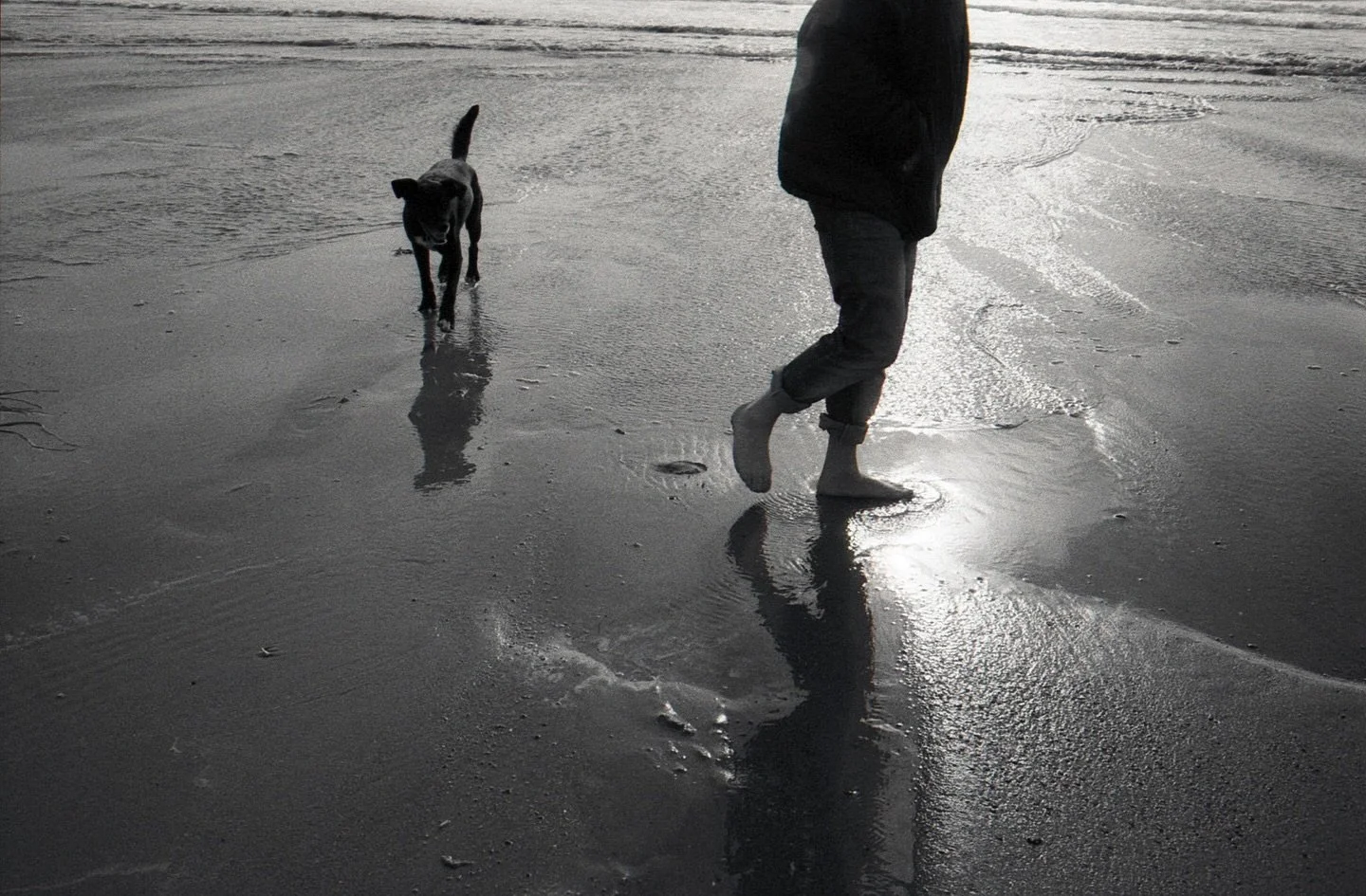 Mes photos de vacances ressemblent souvent &agrave; &ccedil;a, avec une petite touche de m&eacute;lancolie (accentu&eacute; par ce temps un peu pluvieux) 
Un peu de noir et blanc pendant la pause du printemps dernier dans le cotentin avec les copains