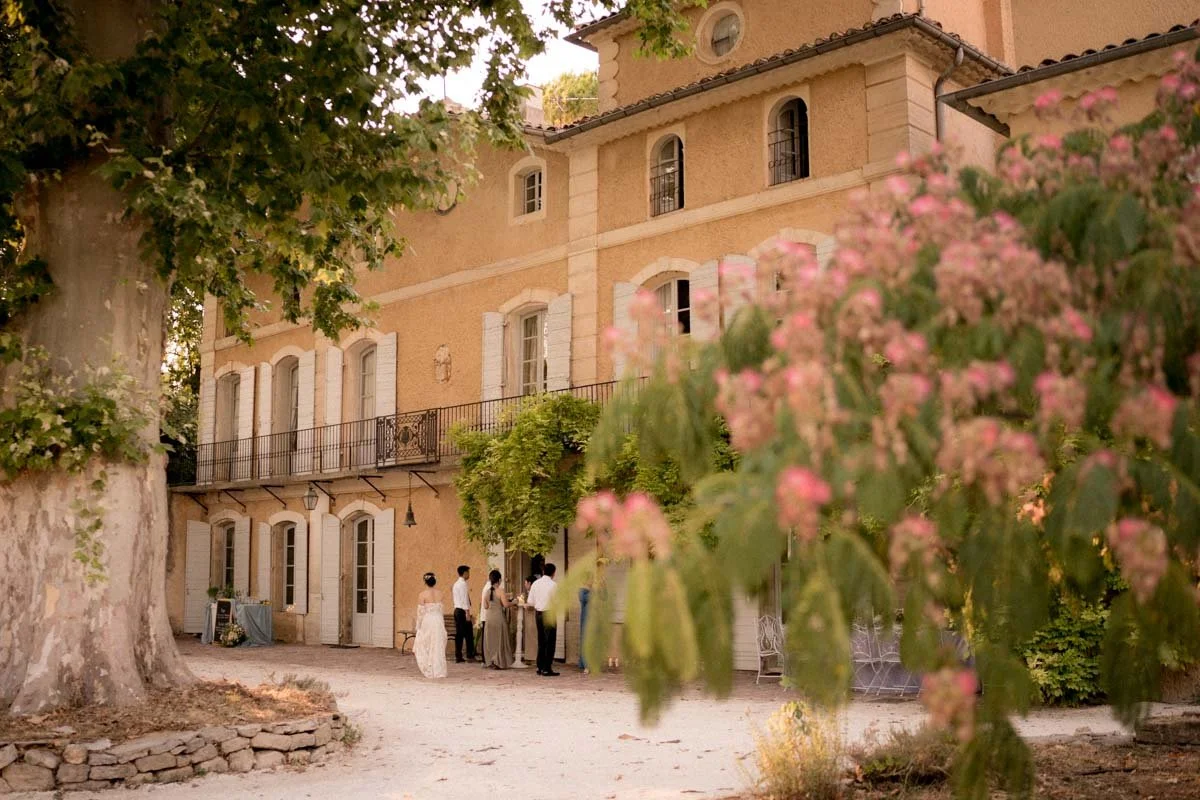 mariage-petit-comite-provence-chateau-verdure.jpg