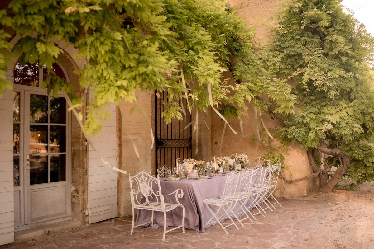 mariage-petit-comite-provence-repas-vintage-convivial.jpg