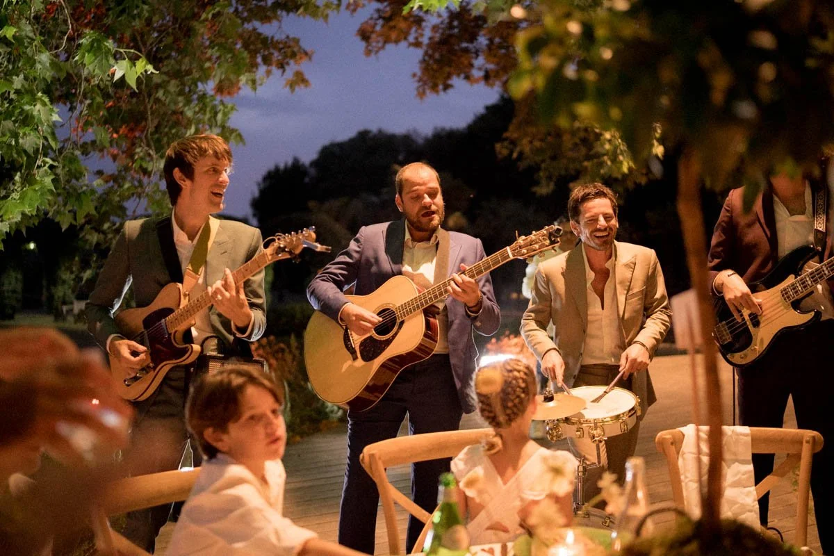 Photographe-evenement-luxe-Domaine-des-Andeols-soiree-groupe.jpg