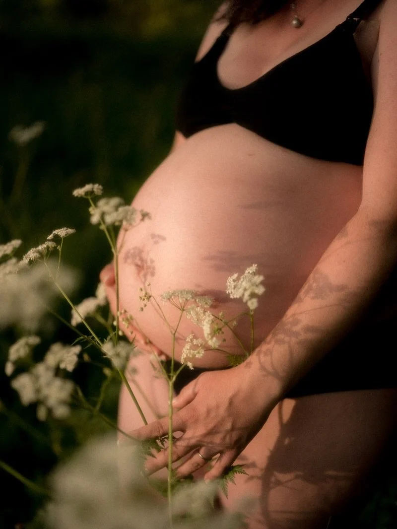 Sacr&eacute;e &eacute;motion de retrouver des anciens mari&eacute;s pour une si jolie nouvelle. Ils ont fait le chemin jusqu&rsquo;&agrave; la montagne expr&egrave;s pour leur s&eacute;ance et moi j&rsquo;&eacute;tais &eacute;mue ++

Photos argentiqu