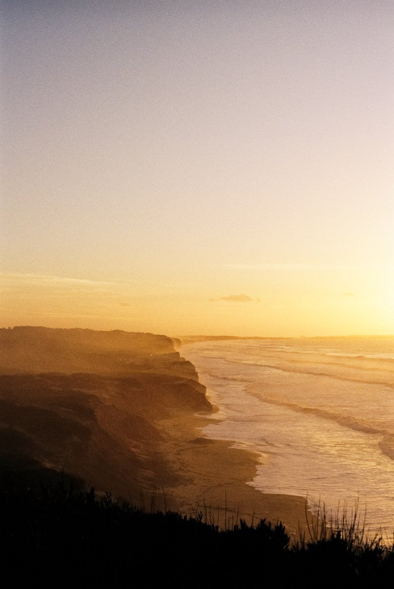 voyage-portugal-photo-argentique-falaise-coucher-soleil.jpg