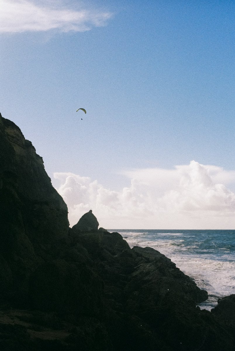 voyage-portugal-photo-argentique-falaises-parapente.jpg